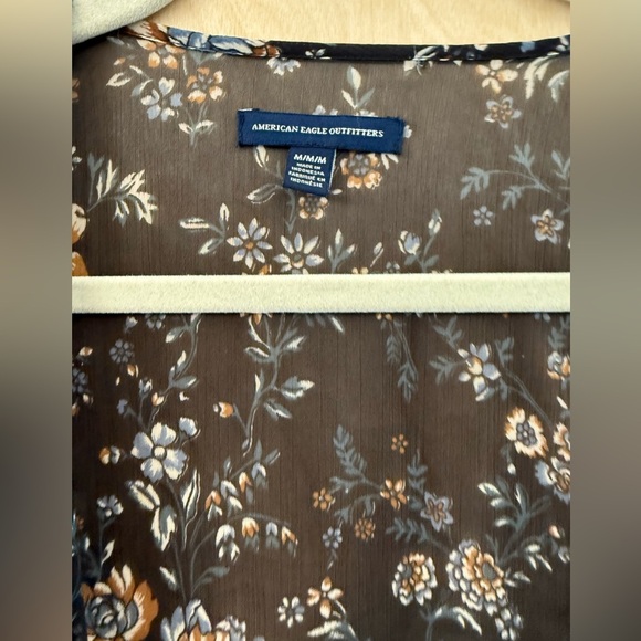 American Eagle Sheer Floral Kimono - Picture 7 of 11